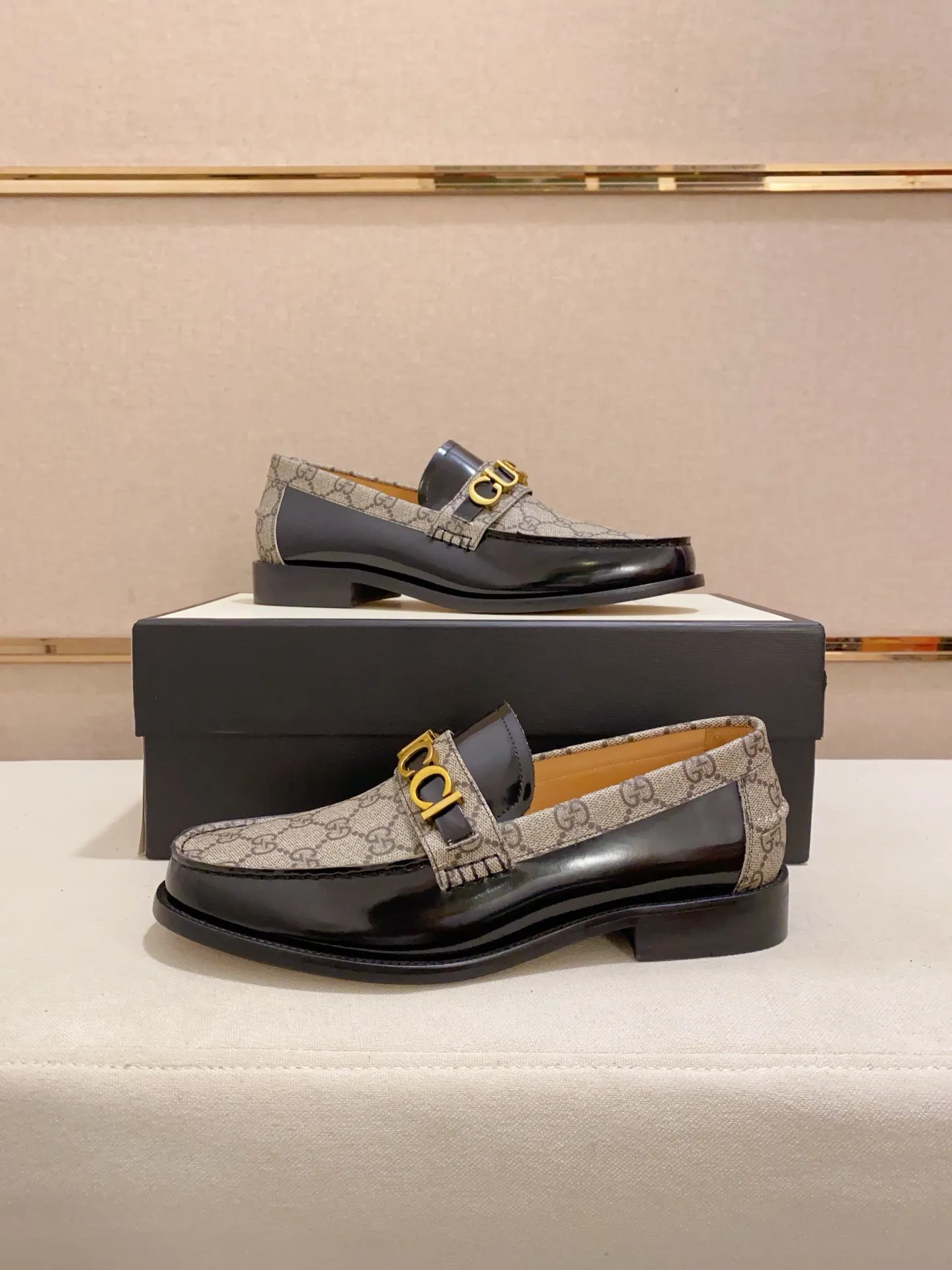 Men's shoes 💰: 580💰 (GUCCI) new series ss hot new products 💢 💠 Casual leather shoes 👞, first layer of cowhide, upper hardware buckle and logo on the side of the shoe, insole and sole with brand logo 💠 💎 Upper: 100% cowhide 💎 Lining: cowhide/100% 💎Feet: cowhide/100% 💎Sole: rubber/100% 💎SIZE: 38 39 40 41 42 43 44 Can be customized 45